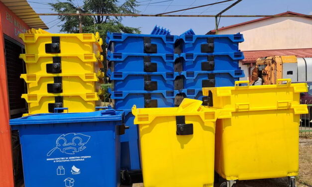 Општина Македонски Брод доби контејнери за селективно одлагање на отпад.