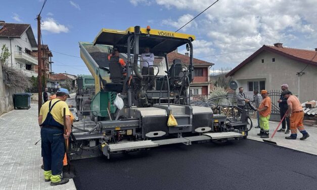 Асфалтирање на ул.„Јане Сандански“